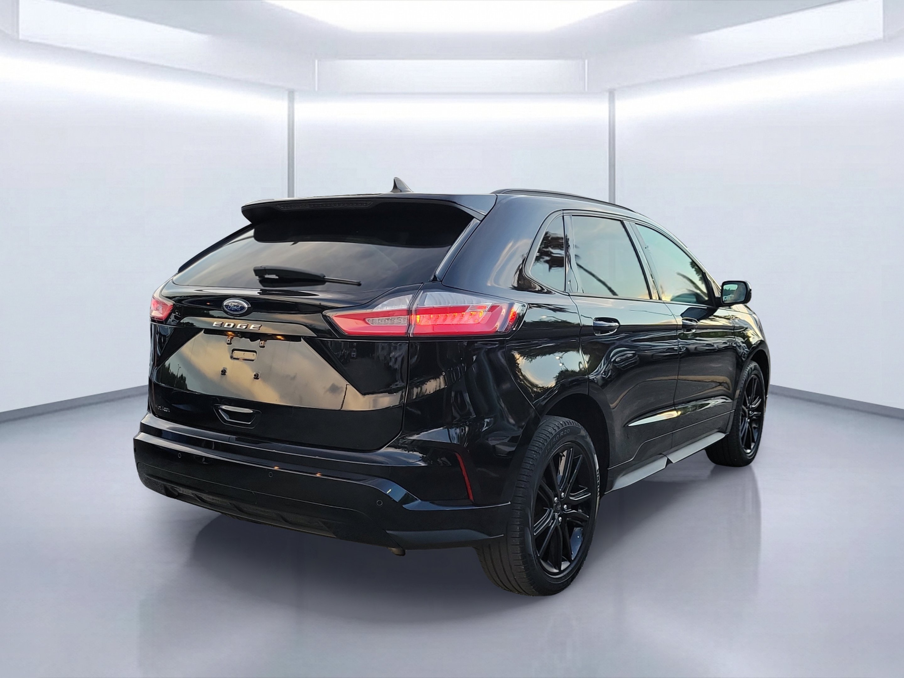Used 2022 Black Metallic Ford ST Line image 4