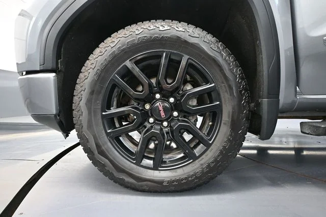 Used 2021 Silver GMC Elevation image 13