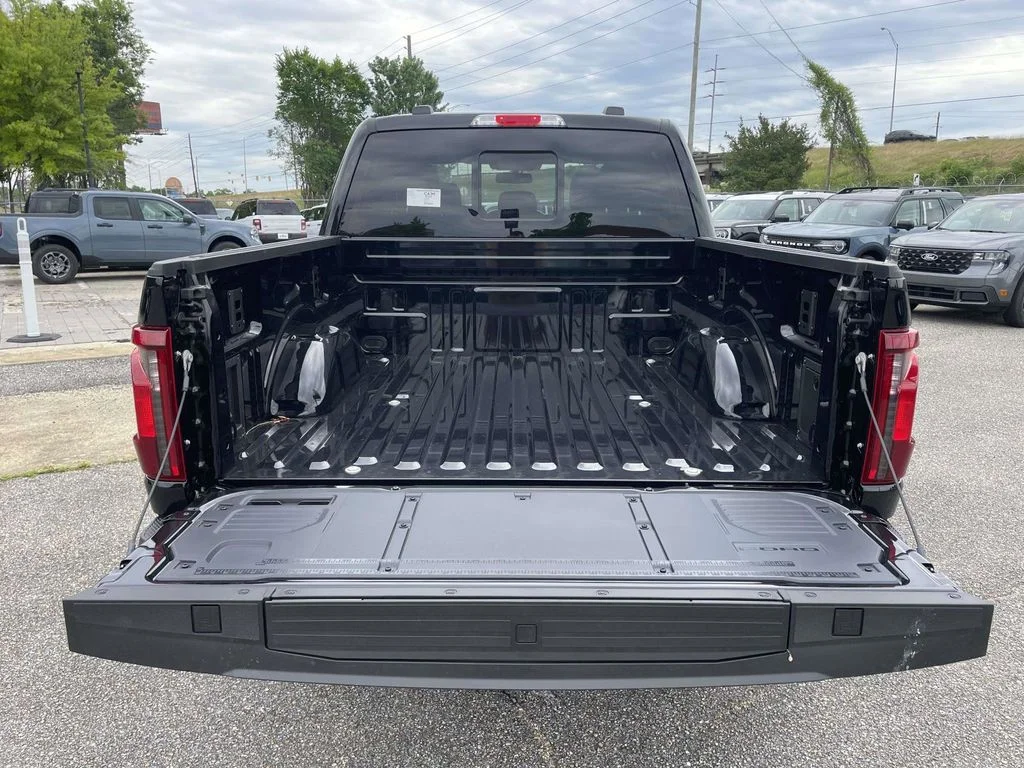 New 2026 Agate Black Metallic Ford XLT image 10