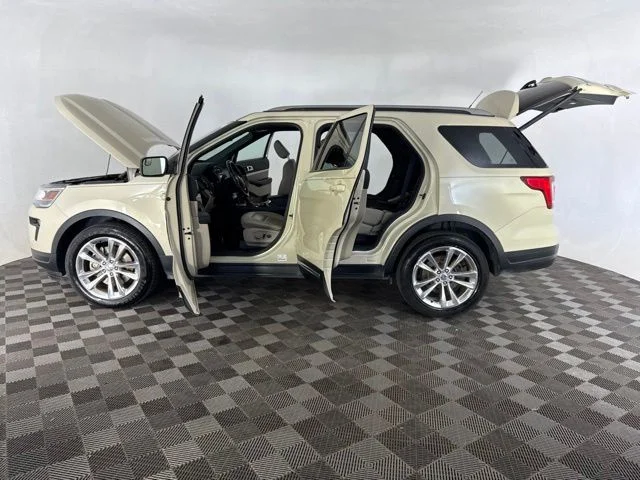 Used 2018 Silver Ford XLT image 9