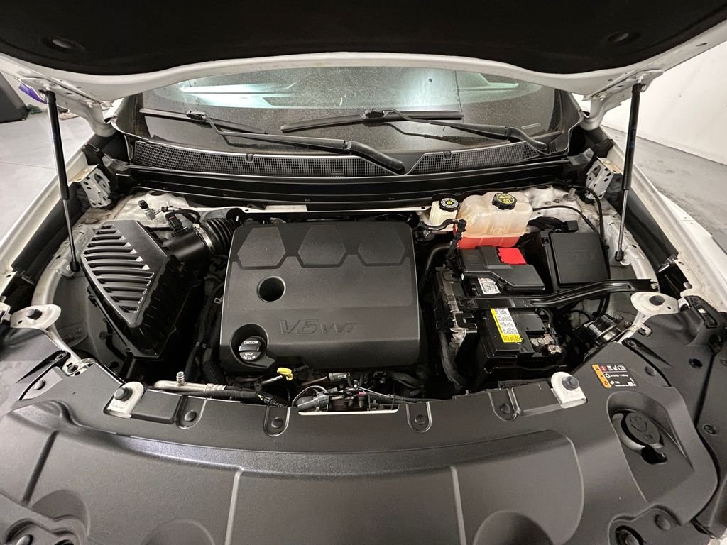 Used 2023 White Chevrolet LT image 21