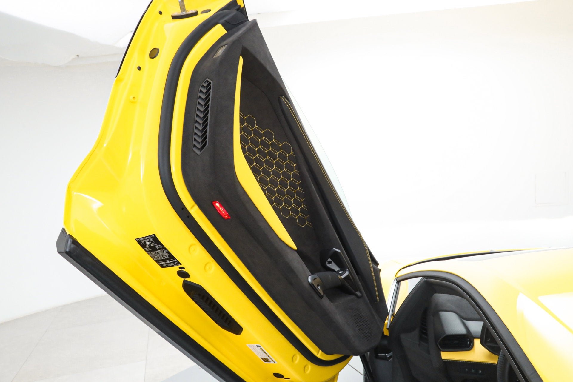2024 Lamborghini Revuelto Base - Photo 23