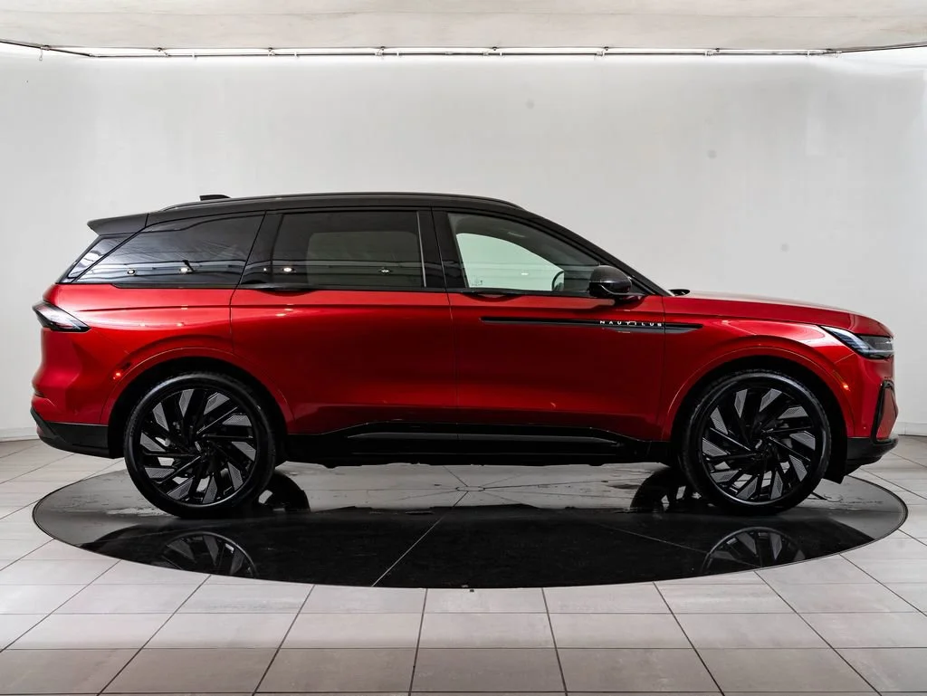 Used 2024 Red Carpet Metallic Tinted Clearcoat Lincoln Reserve image 11