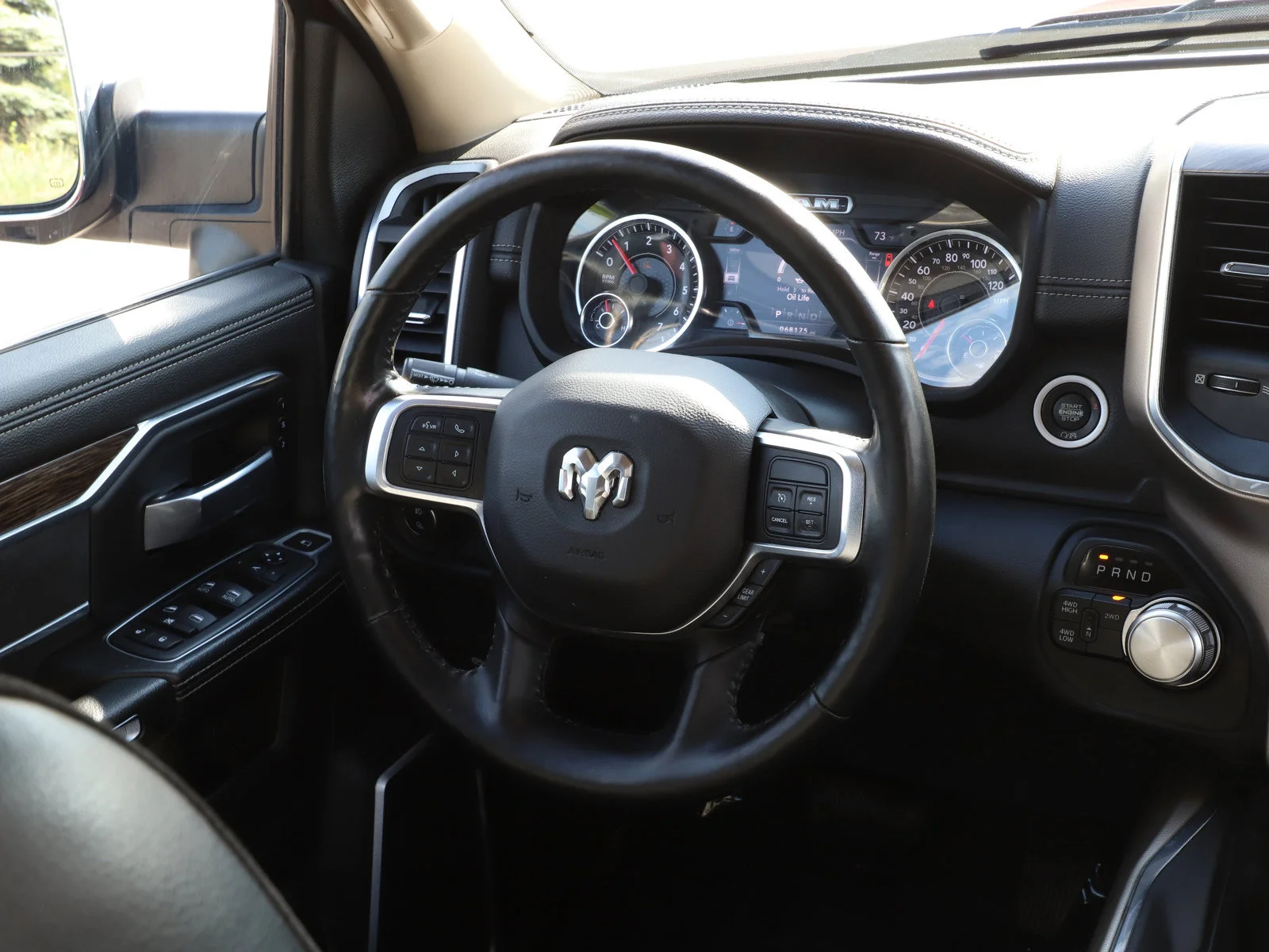 Used 2019 Delmonico Red Pearlcoat Ram Laramie image 14