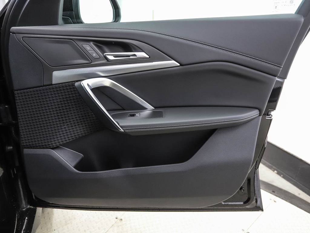 New 2026 Black Sapphire Metallic BMW xDrive28i image 29