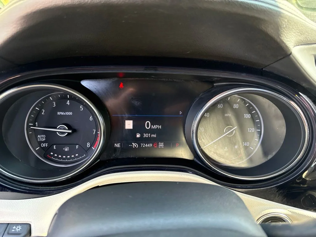Used 2020 Red Buick Essence image 27