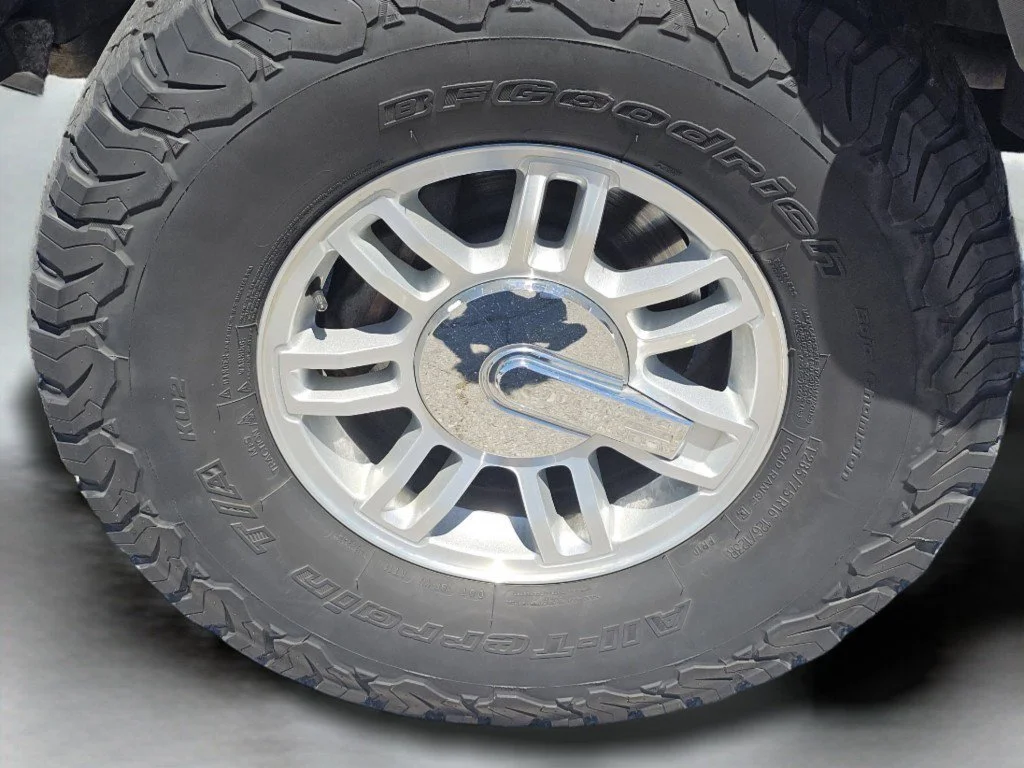 Used 2007 Boulder Gray Metallic Hummer Base image 16