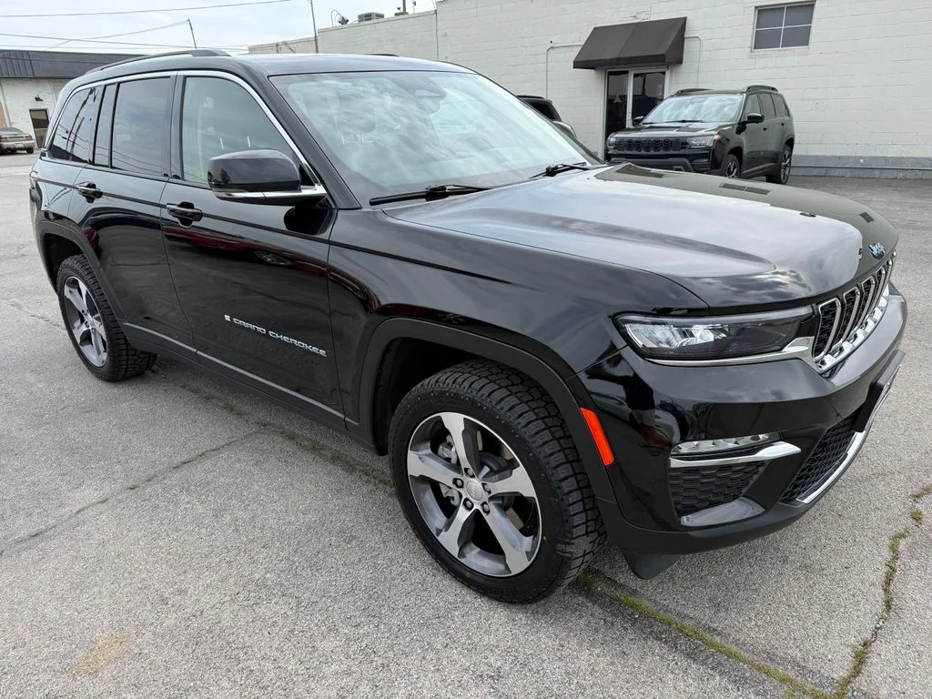 Used 2022 Black Jeep 4xe image 11