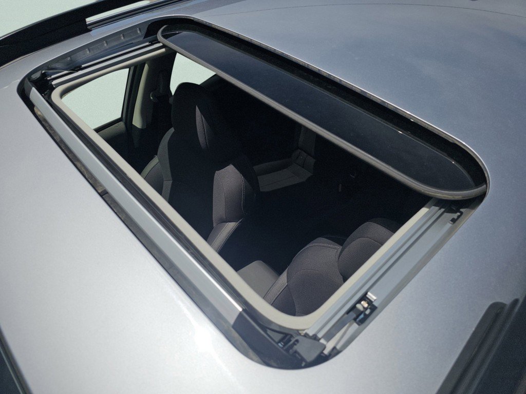 Used 2025 Ice Silver Metallic Subaru Premium image 8