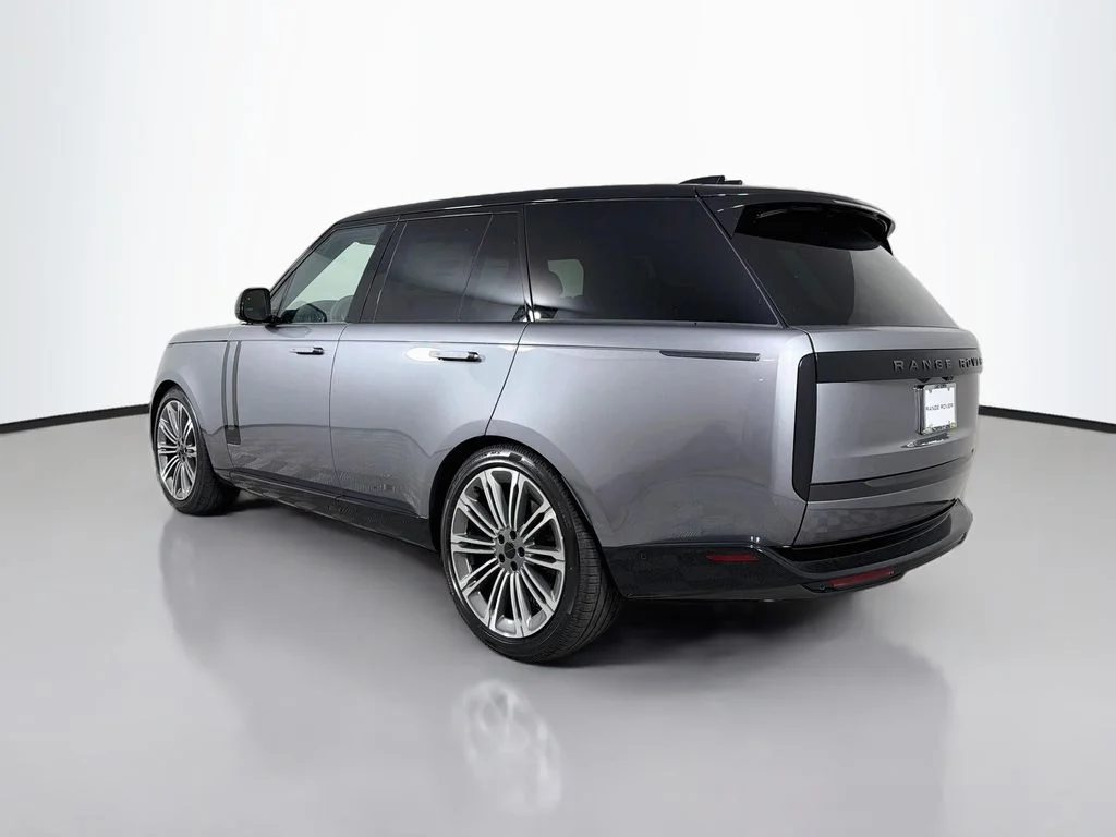 New 2026 Eiger Grey Land Rover SE image 7