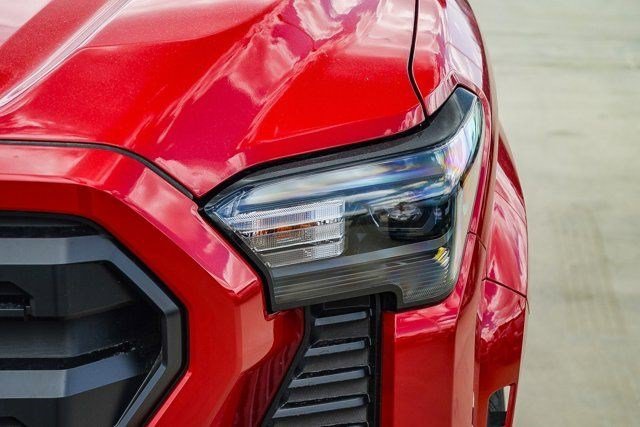2026 Toyota Tacoma SR5 - Photo 8