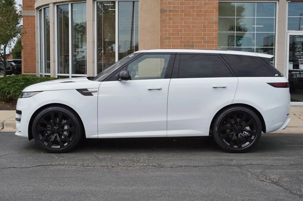 New 2026 Fuji White Land Rover Dynamic SE image 2