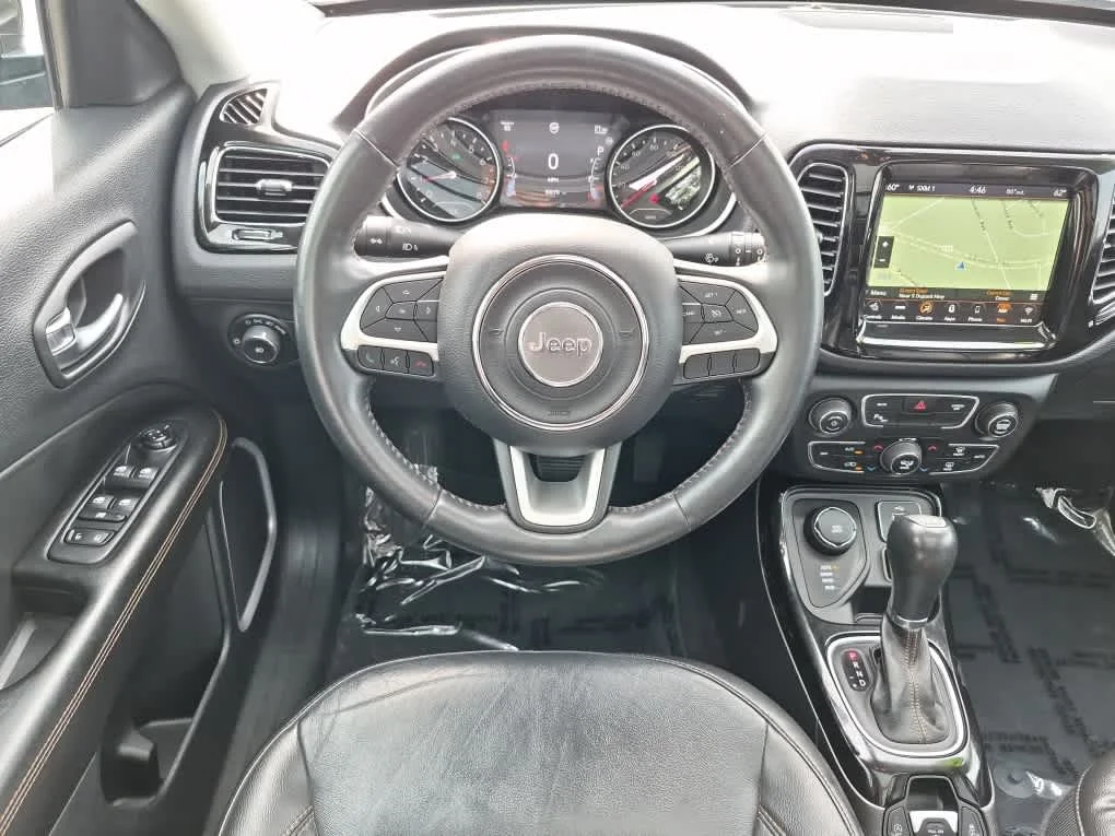 Used 2018 Diamond Black Crystal Pearlcoat Jeep Limited image 8
