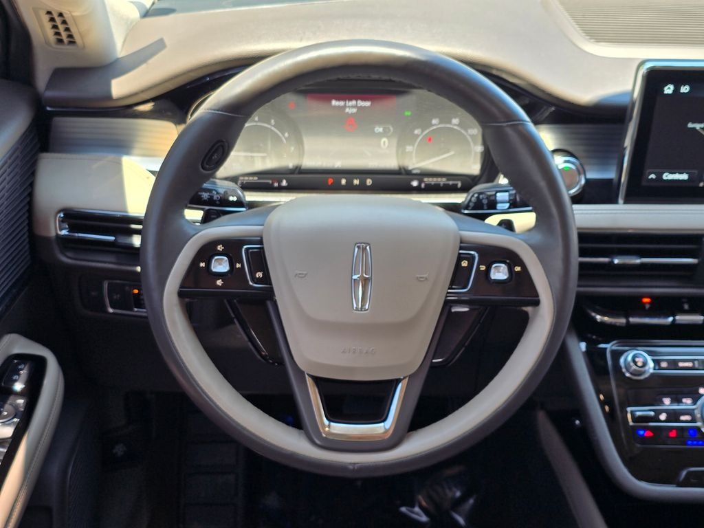 Used 2022 Black Metallic Lincoln Standard image 5