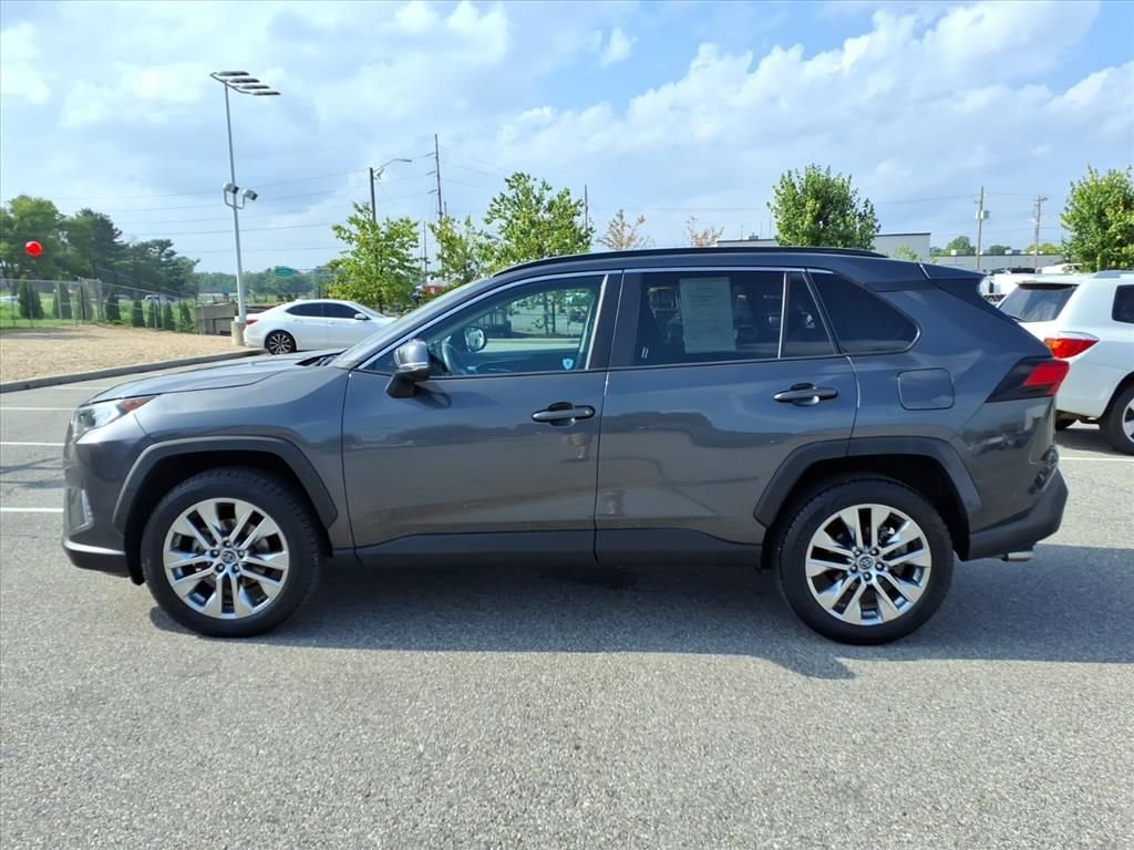 Used 2020 Gray Toyota XLE Premium image 7