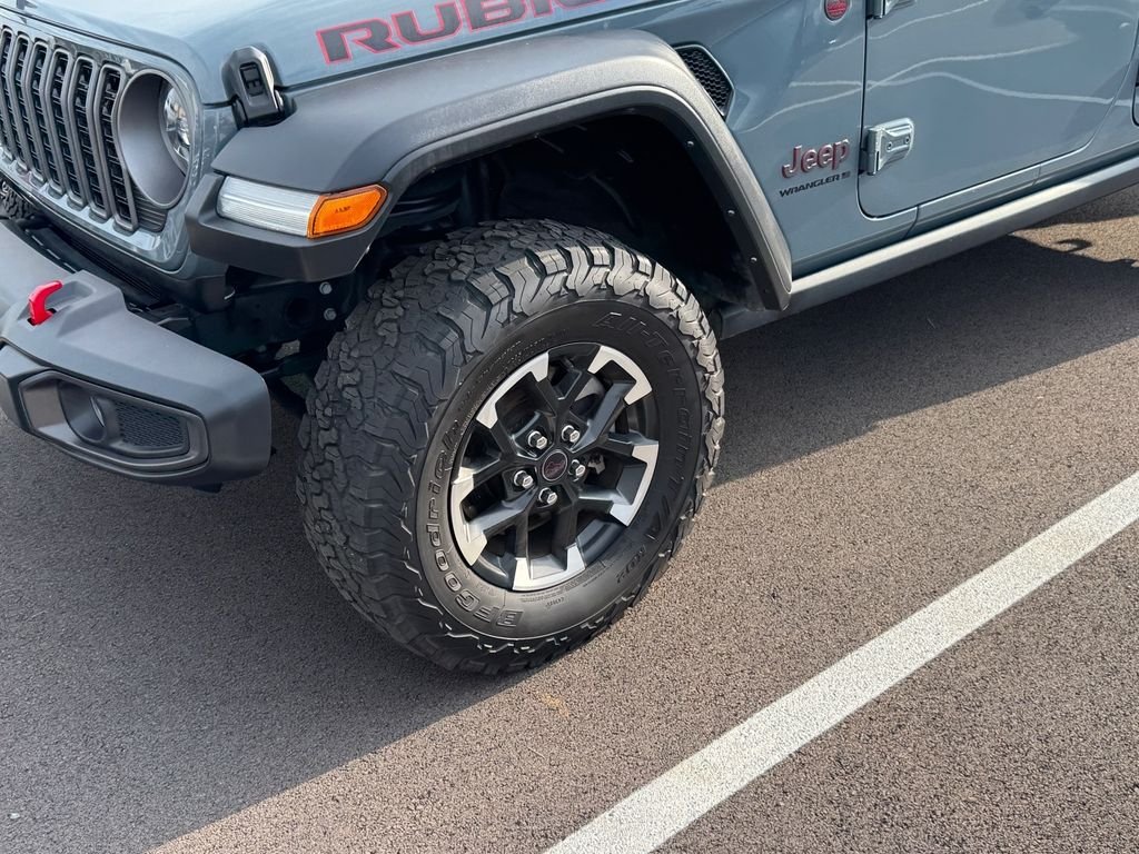Used 2025 Gray Jeep Rubicon image 4