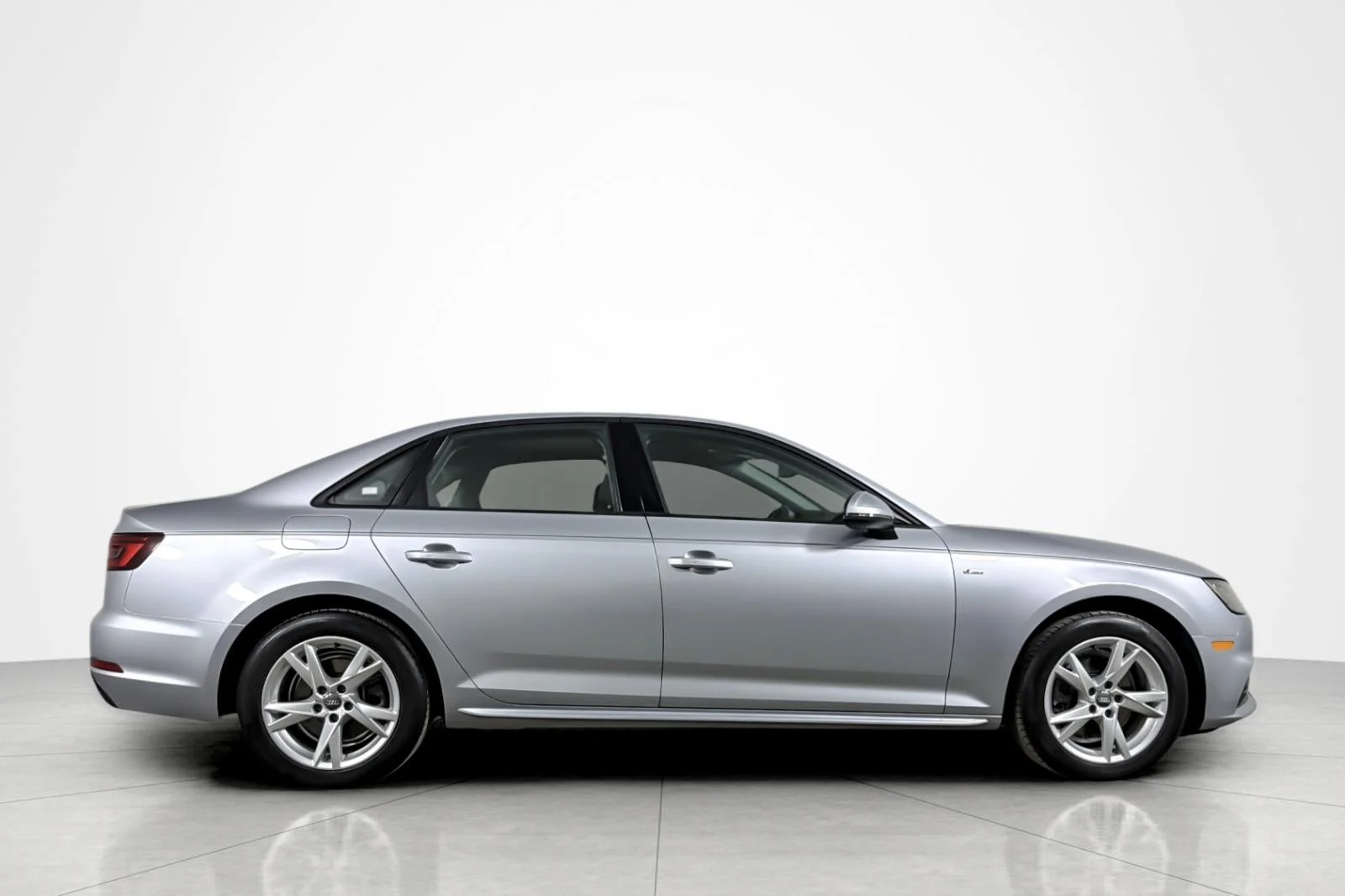 Used 2018 Florett Silver Metallic Audi 2.0 TFSI ultra Premium S Tronic FWD image 6