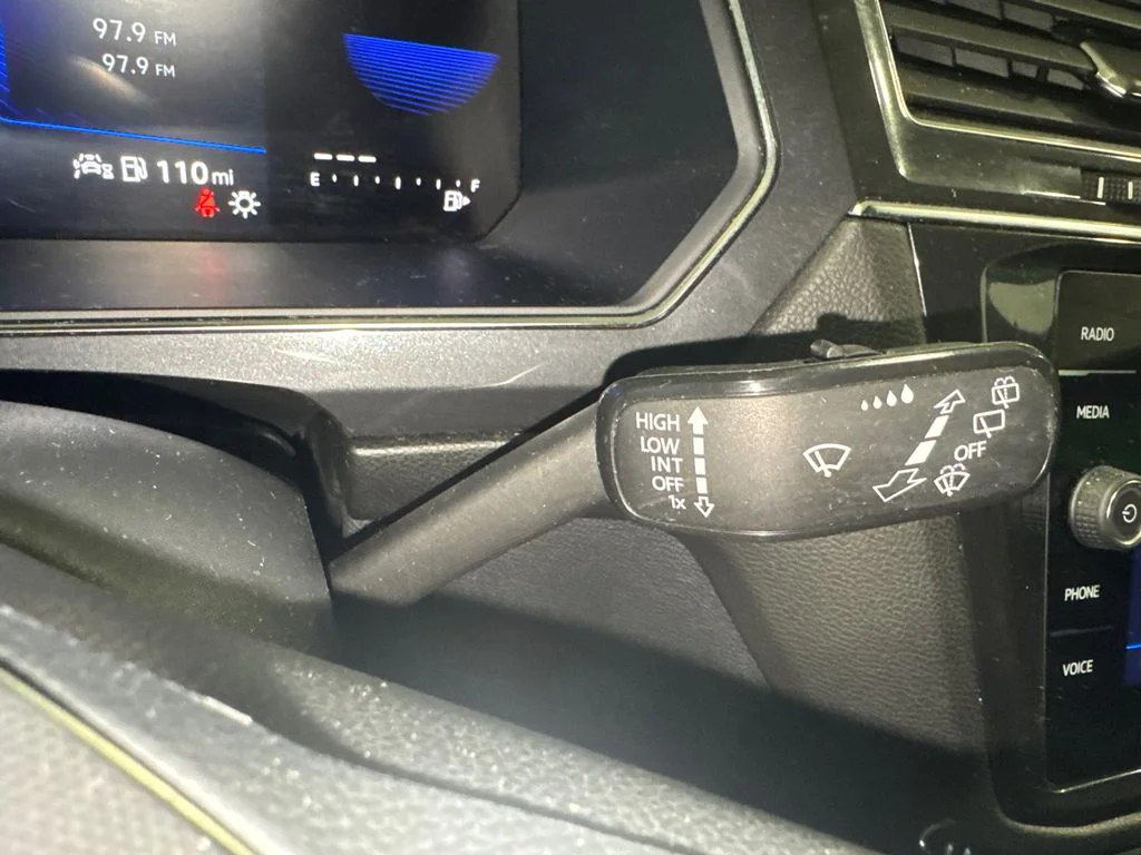 Used 2024  Volkswagen SE image 22