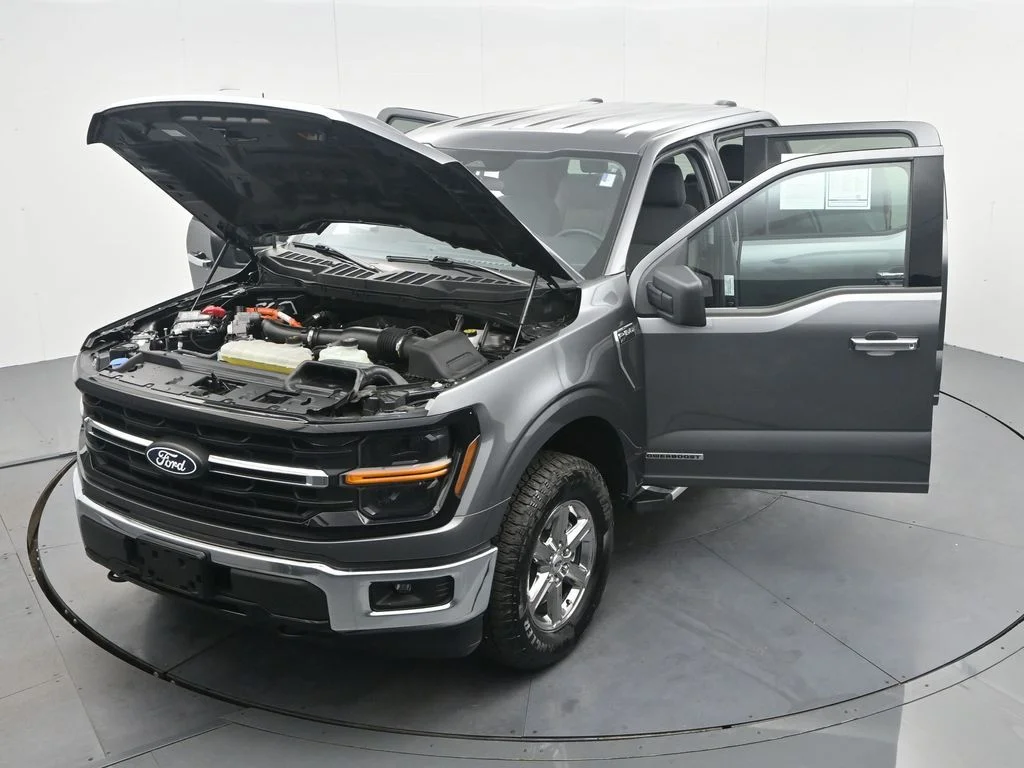Used 2025 Gray Ford XLT image 40