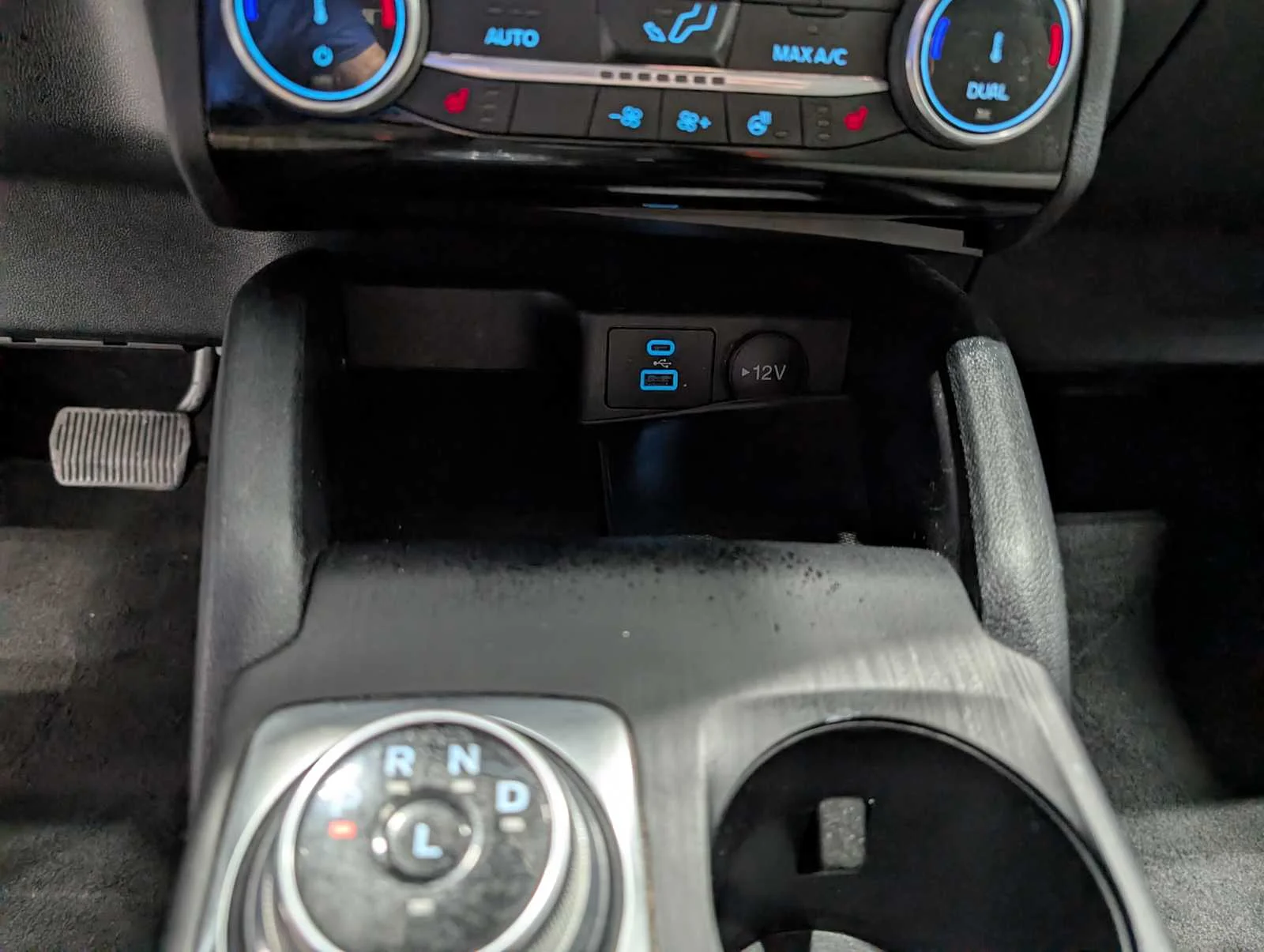 Used 2022 Carbonized Gray Metallic Ford SE image 30
