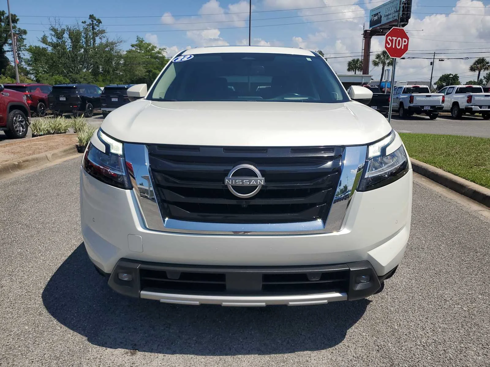 Used 2022  Nissan Platinum image 9