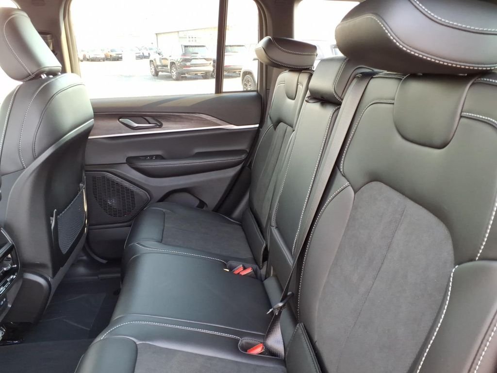 New 2027 High-Gloss Black Paint Jeep Laredo Altitude image 11