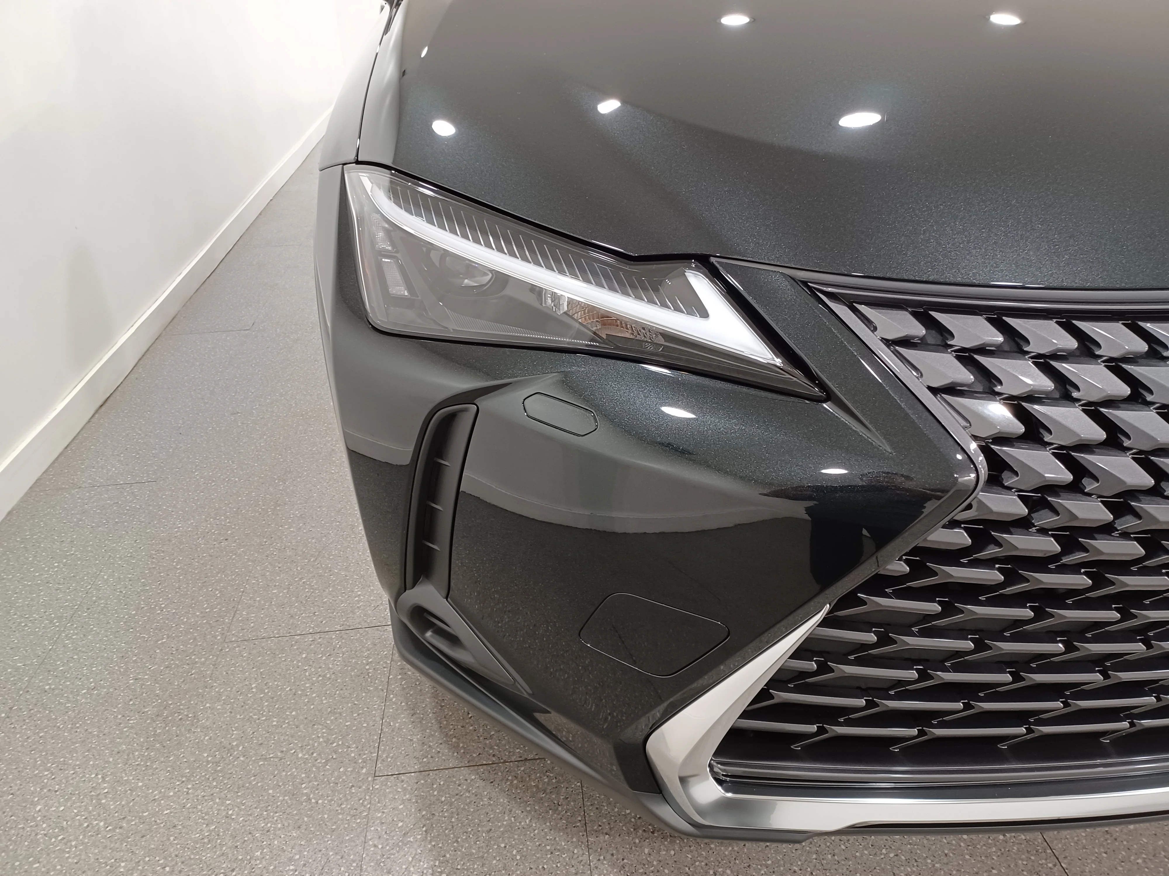 Used 2025 Caviar Lexus 300h Hybrid AWD*Adaptive Cruise | Cooled Leather | Sunroof | Htd Wheel | Lane Keep Assist image 4