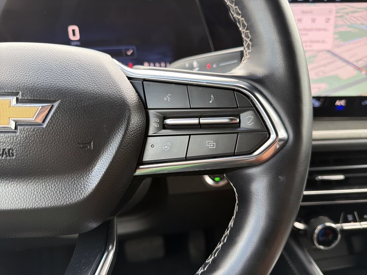 Used 2025 Summit White Chevrolet LT image 29