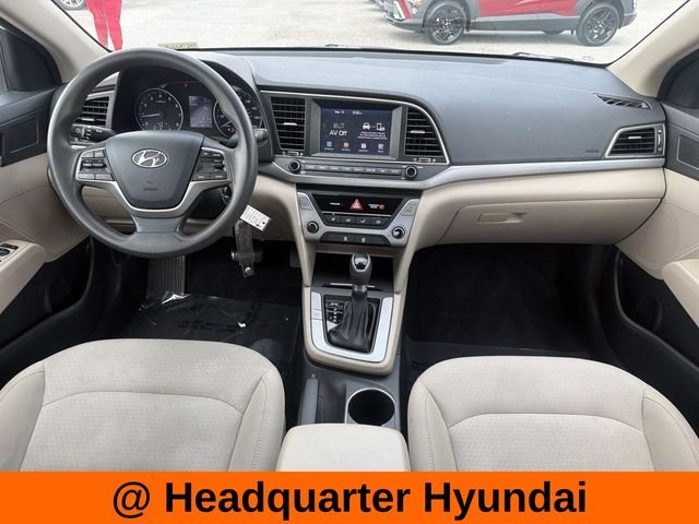 Used 2018 White Hyundai SE image 18