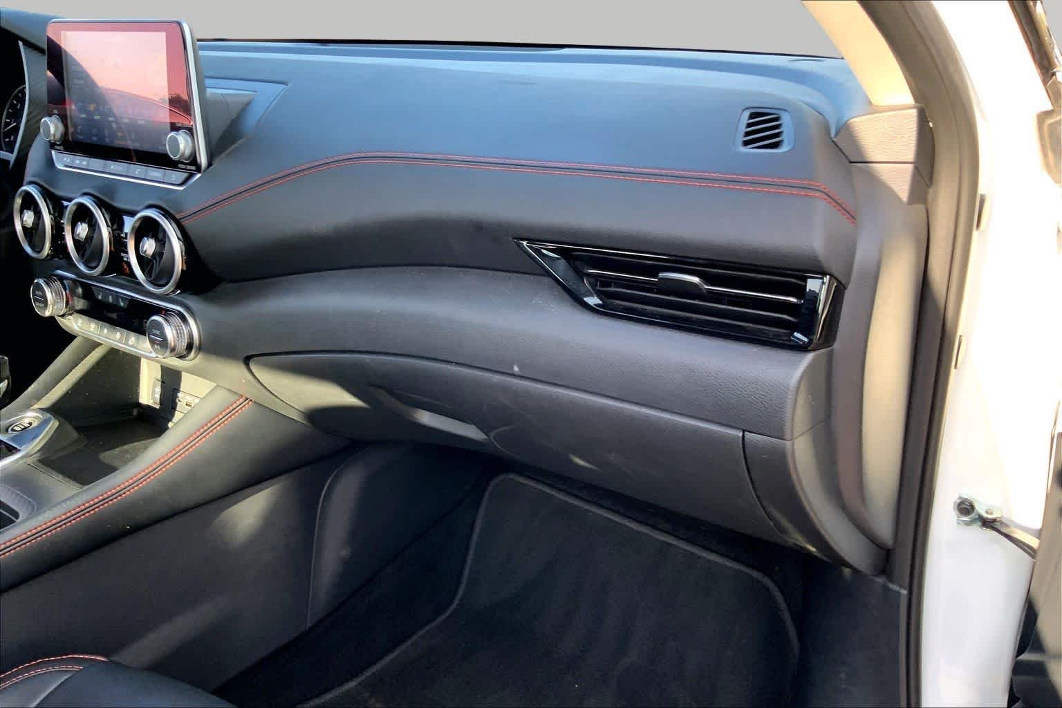 Used 2025 Aspen White Tricoat/Super Black Nissan SR image 19