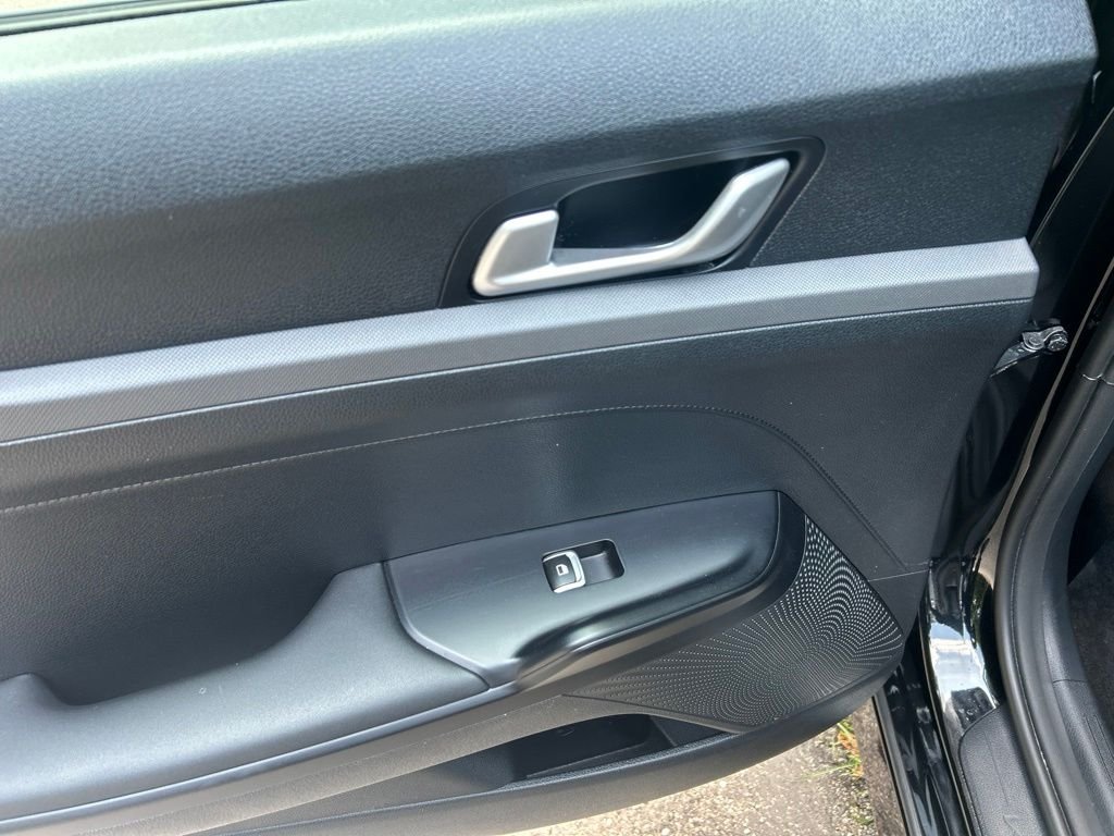 Used 2026 Black Kia LXS image 26