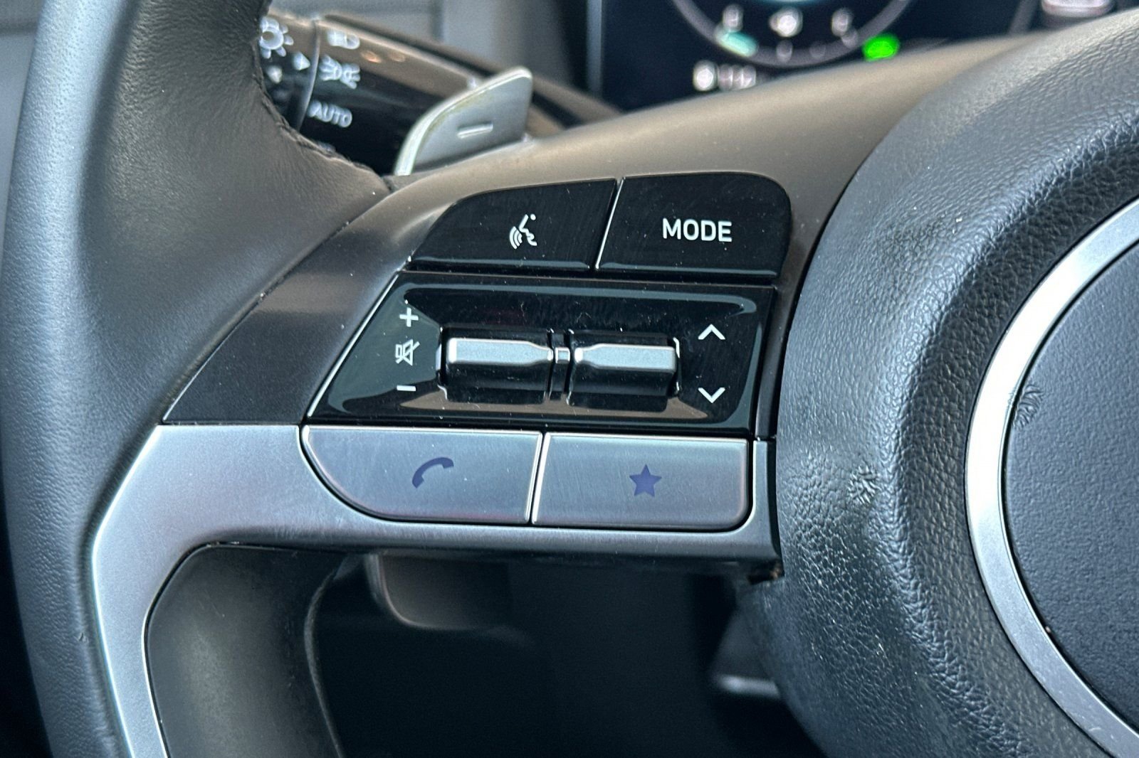 Used 2024 White Hyundai SEL Convenience image 27