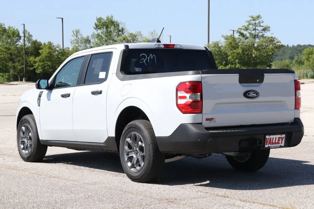 New 2026 Space White Metallic Ford XLT image 7