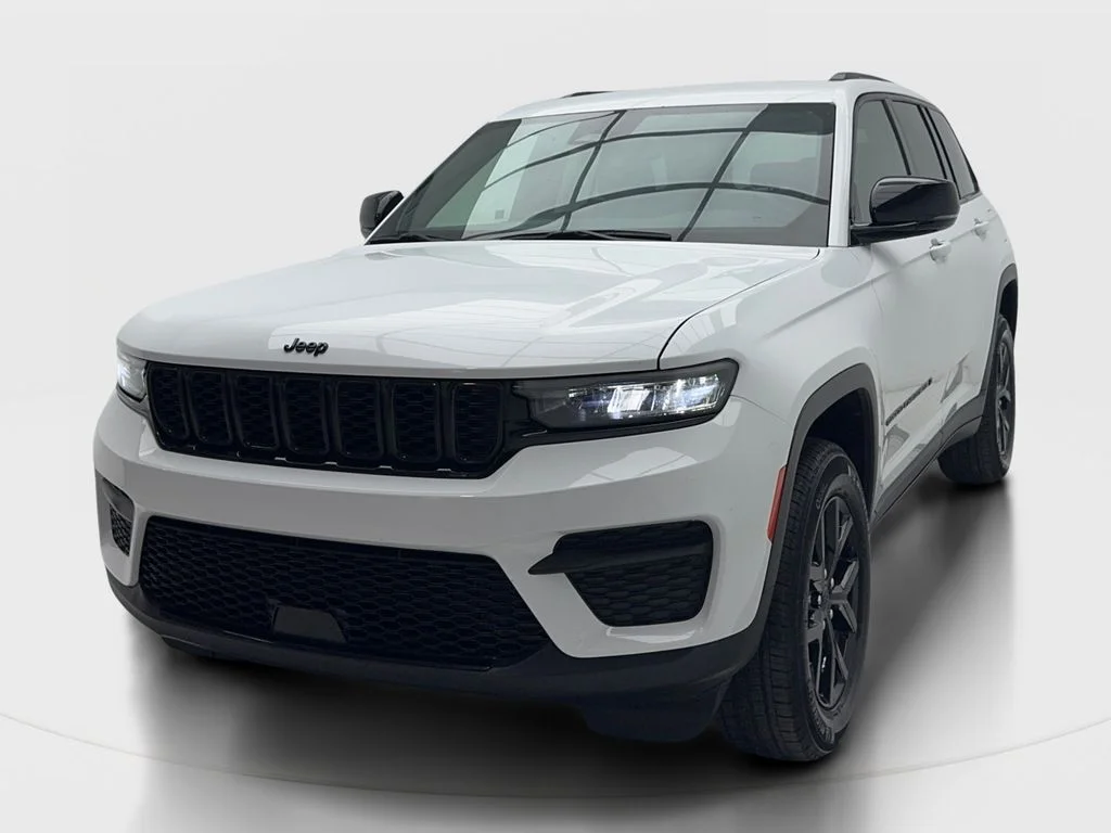 Used 2024 White/off-white Jeep Altitude image 4