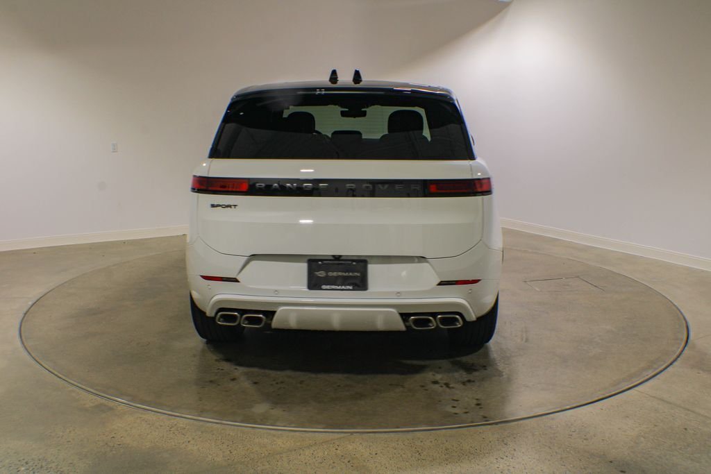 Used 2025 Fuji White Land Rover Dynamic SE image 5
