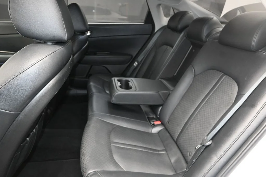 Used 2019 White Kia EX image 18