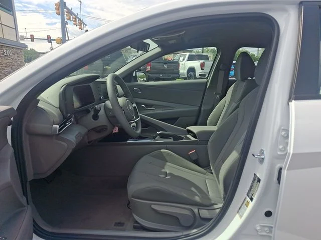 New 2026 White Hyundai SE image 12