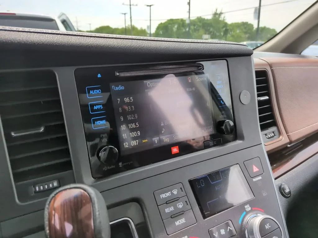 Used 2015 Red Toyota Limited Premium image 23