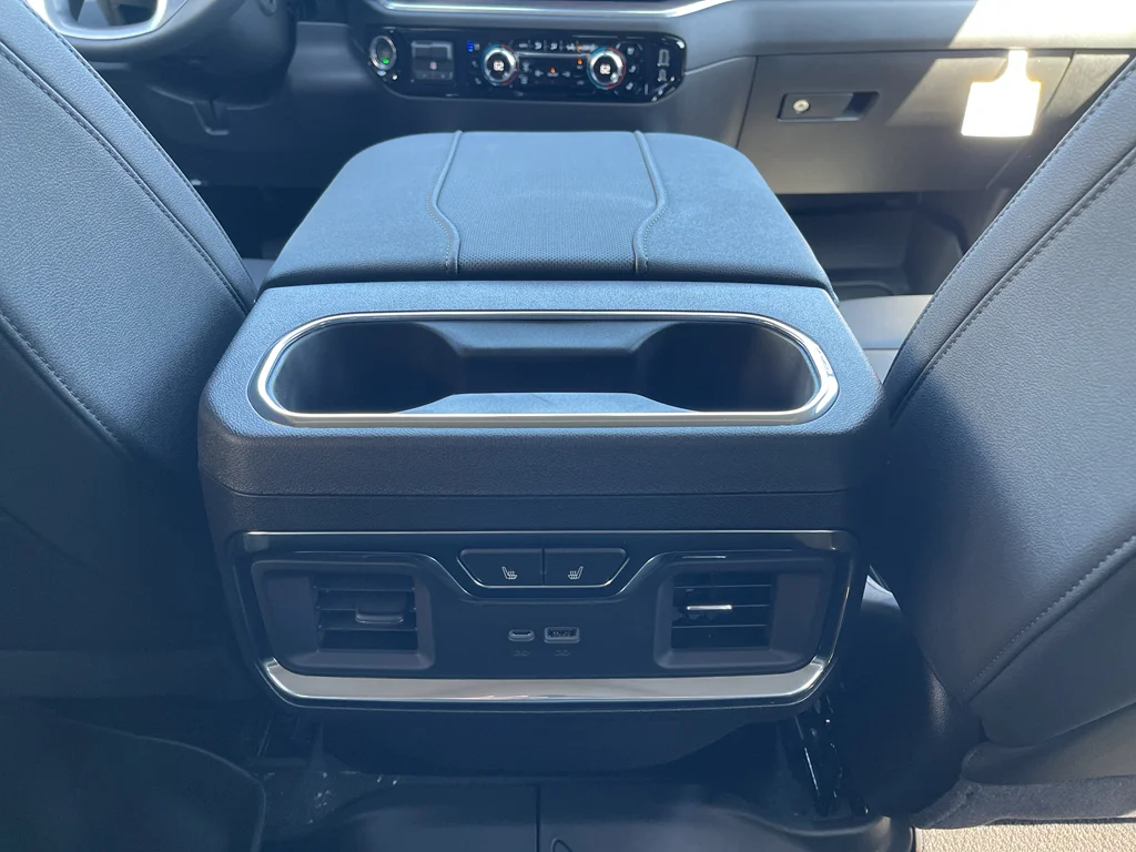 2025 GMC Sierra 3500HD SLT - Photo 33
