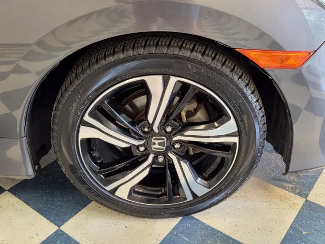 Used 2017  Honda Touring image 11