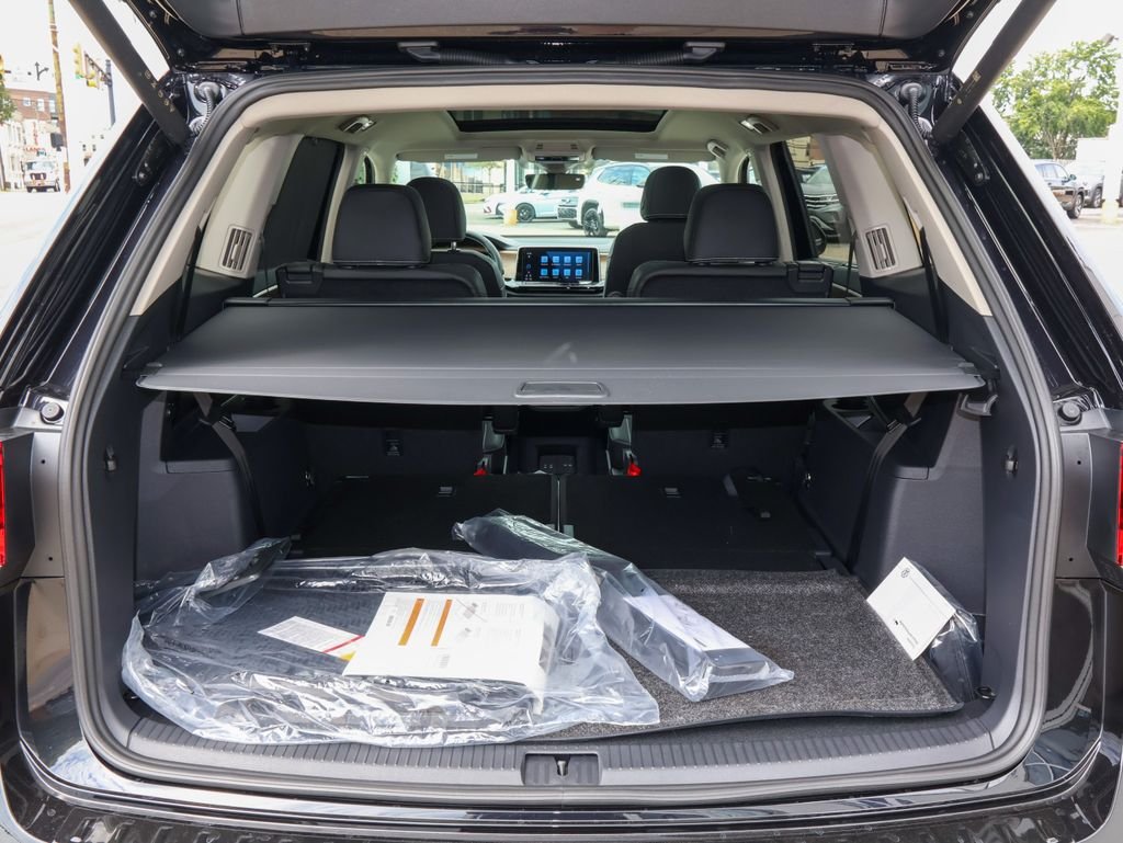 New 2026 Black Volkswagen 2.0T SE w/Technology image 10