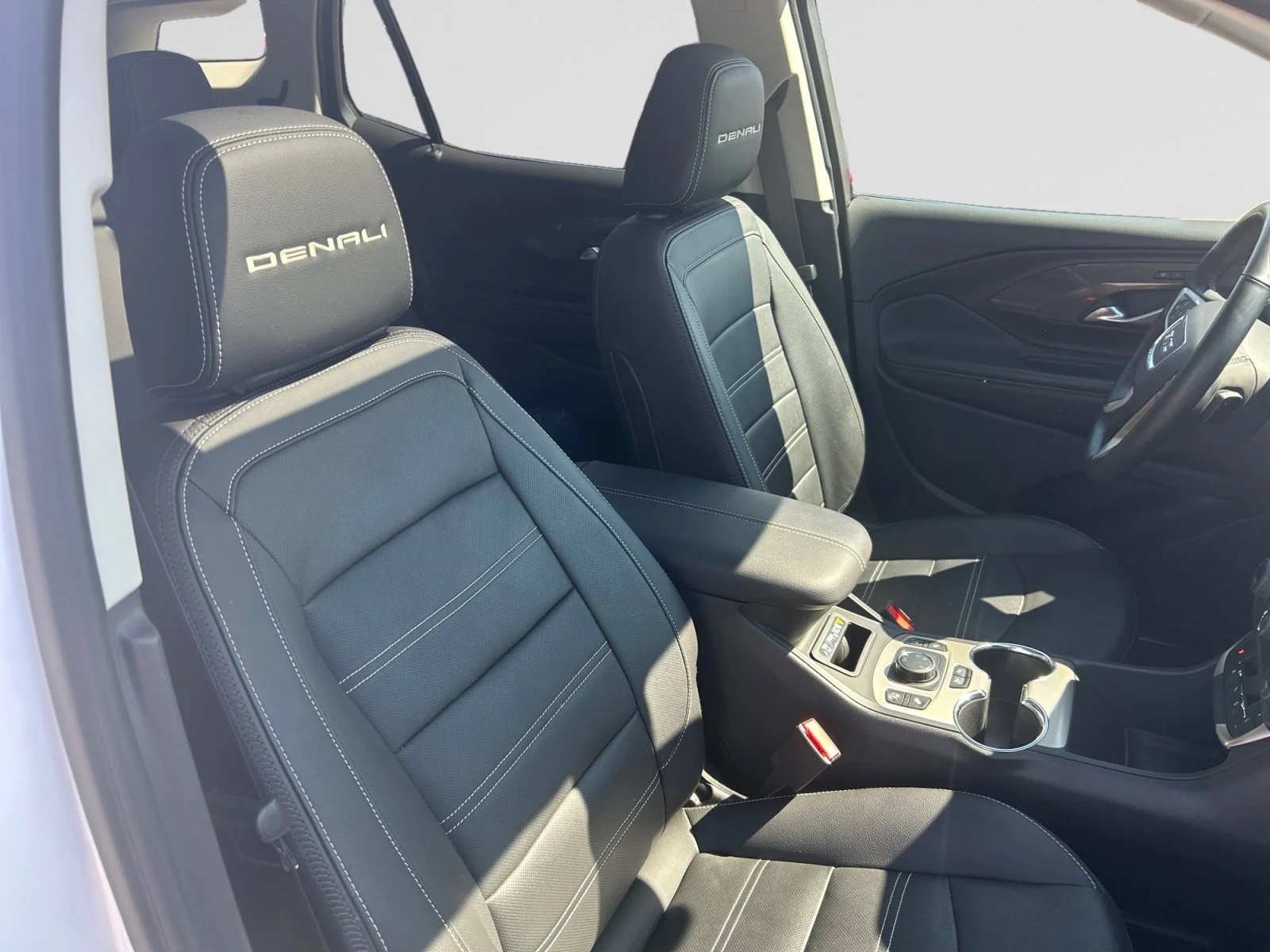 Used 2024 White GMC Denali AWD image 12