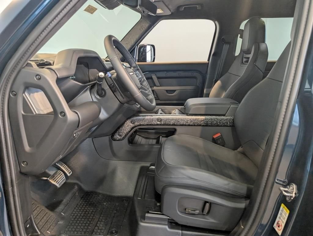 New 2026 Sargasso Blue Land Rover OCTA image 10