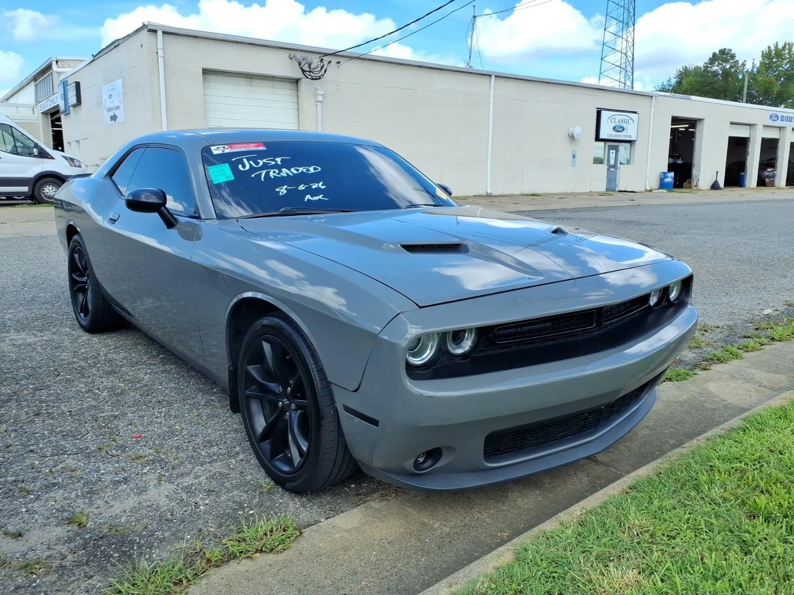 Used 2018 Destroyer Gray Clearcoat Dodge SXT image 3