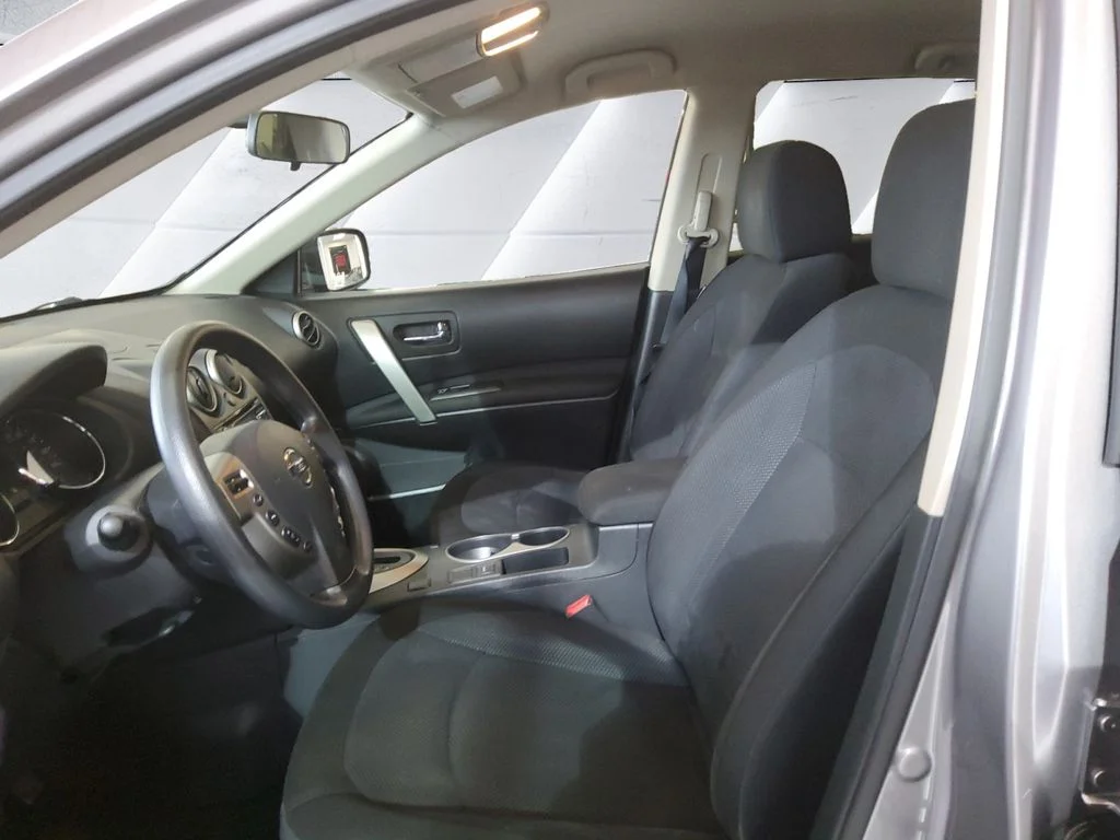 Used 2015 Gray Nissan S image 4