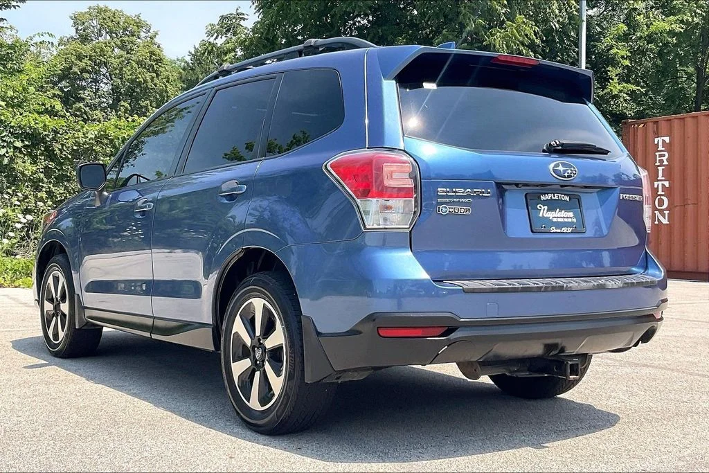 Used 2018 Blue Subaru 2.5i Premium image 10
