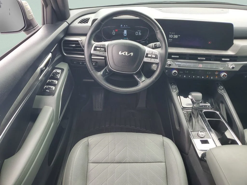 Used 2023 Green Kia EX X-Line image 12
