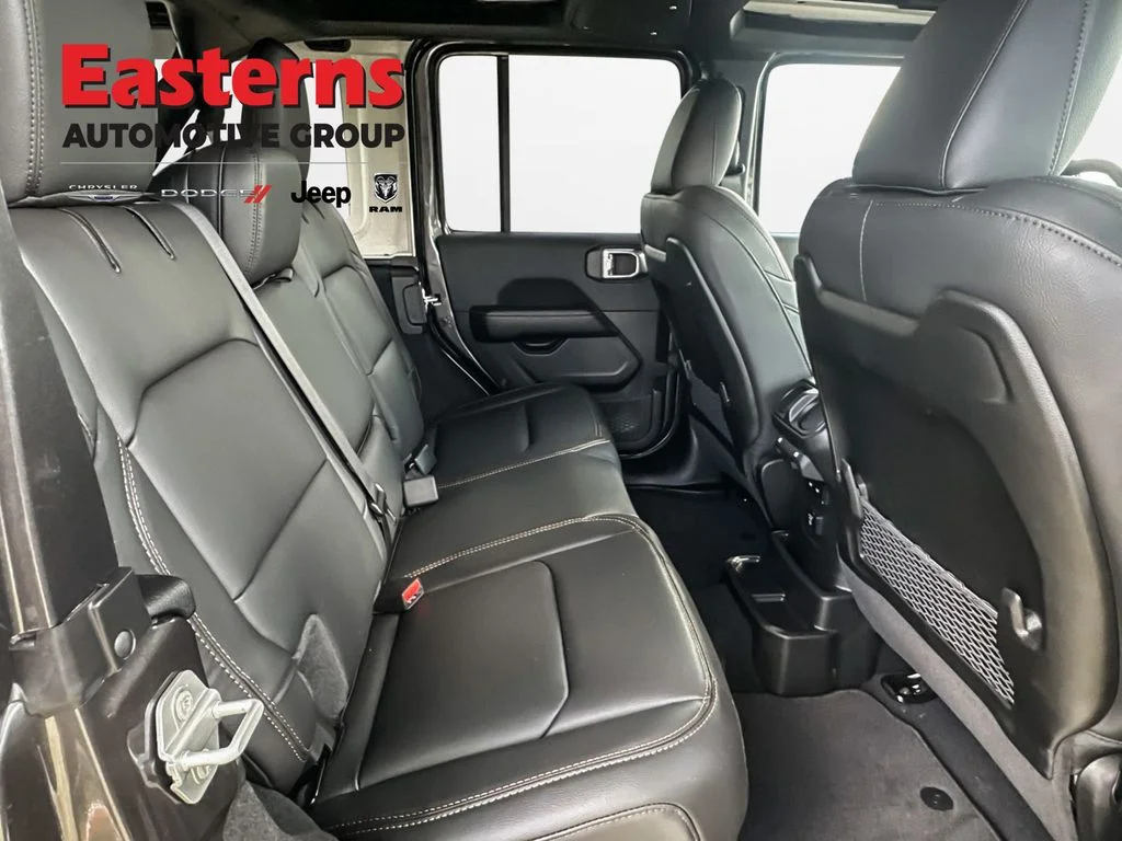 New 2027 Granite Crystal Metallic Clearcoat Jeep Sahara image 24
