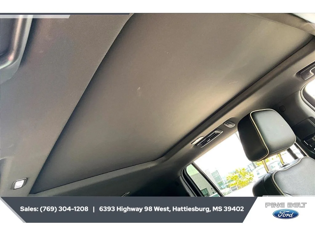 Used 2023 White Frost Tricoat GMC SLT image 16