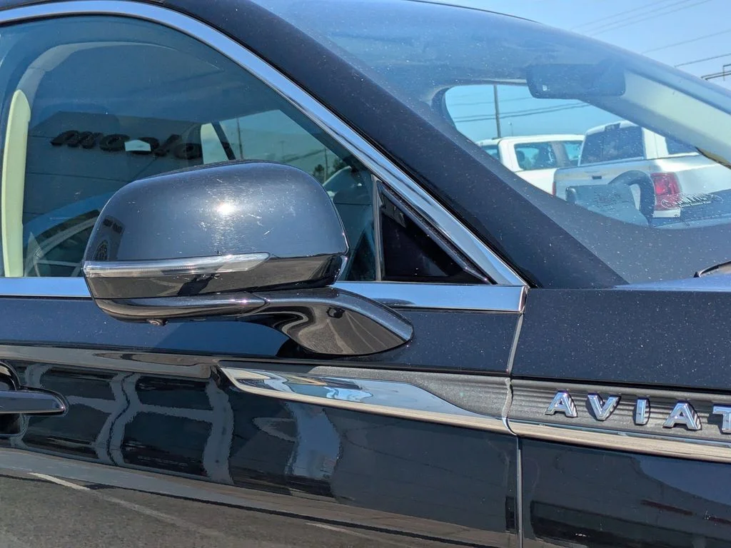 Used 2023 Black Lincoln Reserve image 12